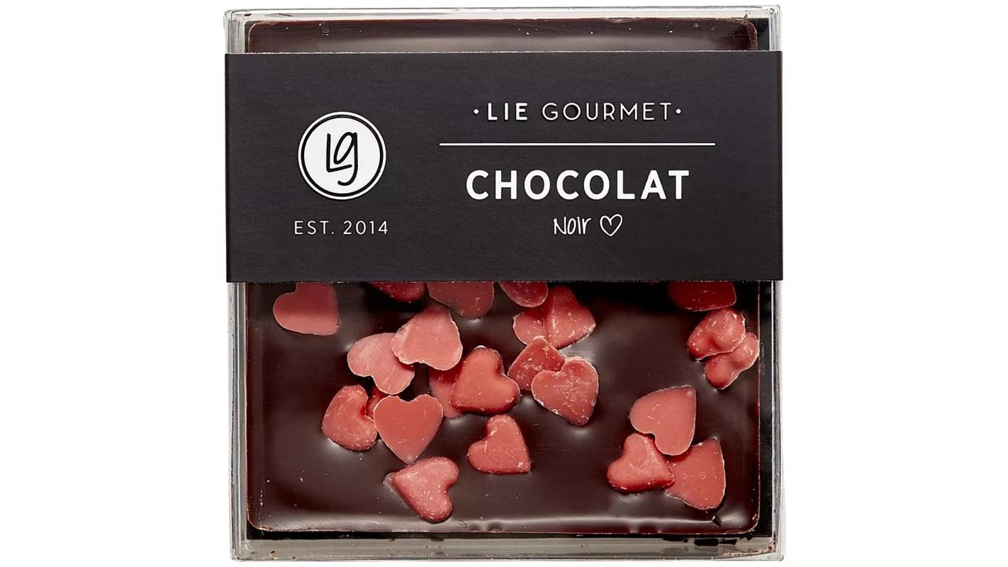 cc8fedf1-c94c-4eeb-a1a1-ea1b9f14b090.jpg Lie Gourmet dökkt súkkulaði með rauðum hjörtum 60g - Image 1